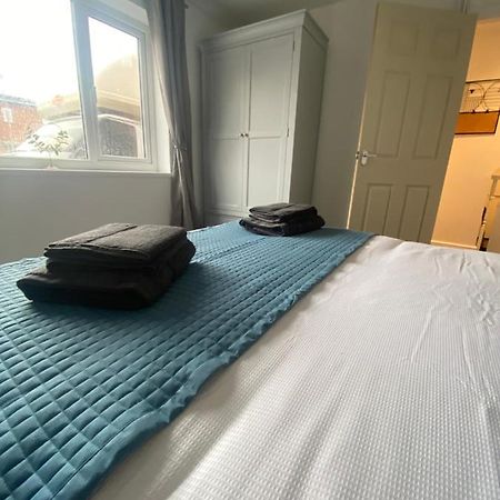 Lovely 1-Bedroom Apartment With Garden And Parking Stone  Exteriör bild